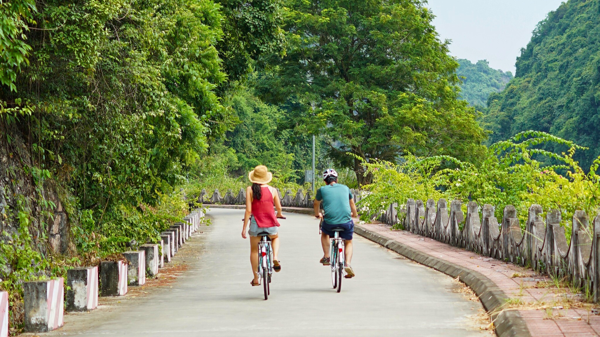 Cycle through a beautiful route to Viet Hai Village