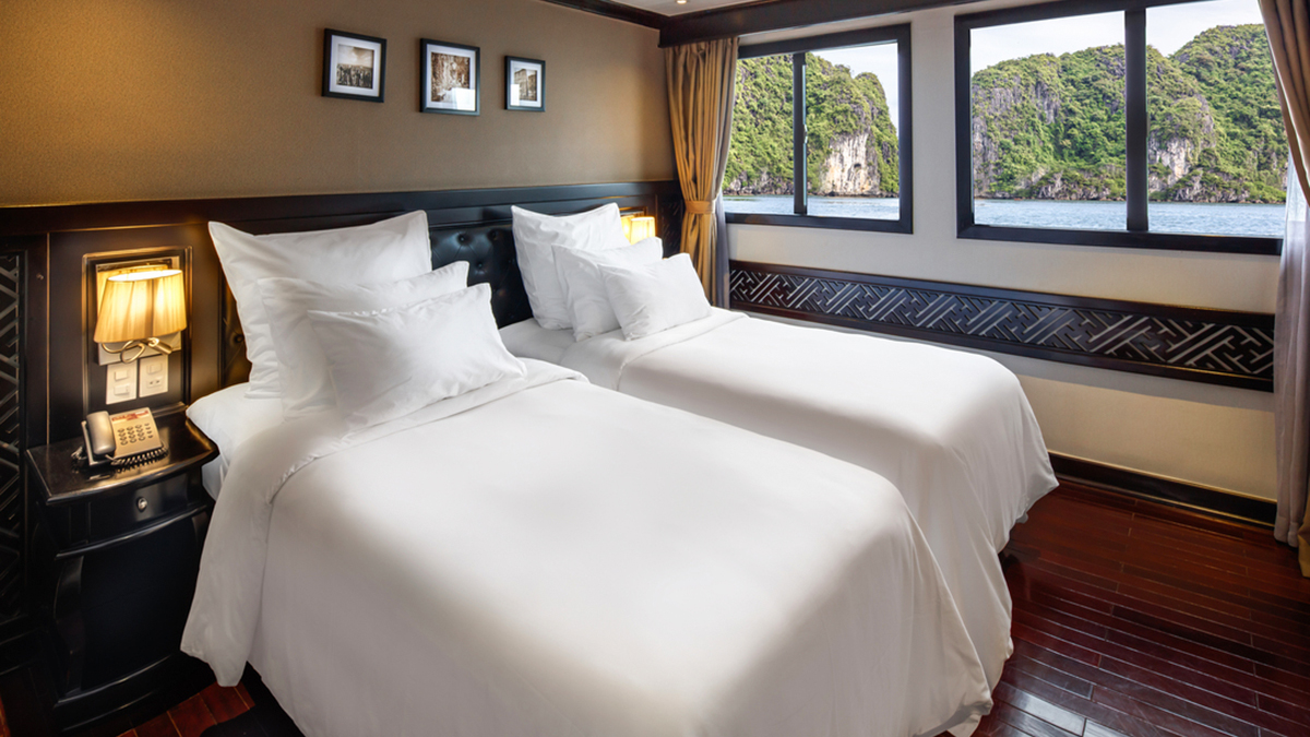 Deluxe Window Cabin Twin