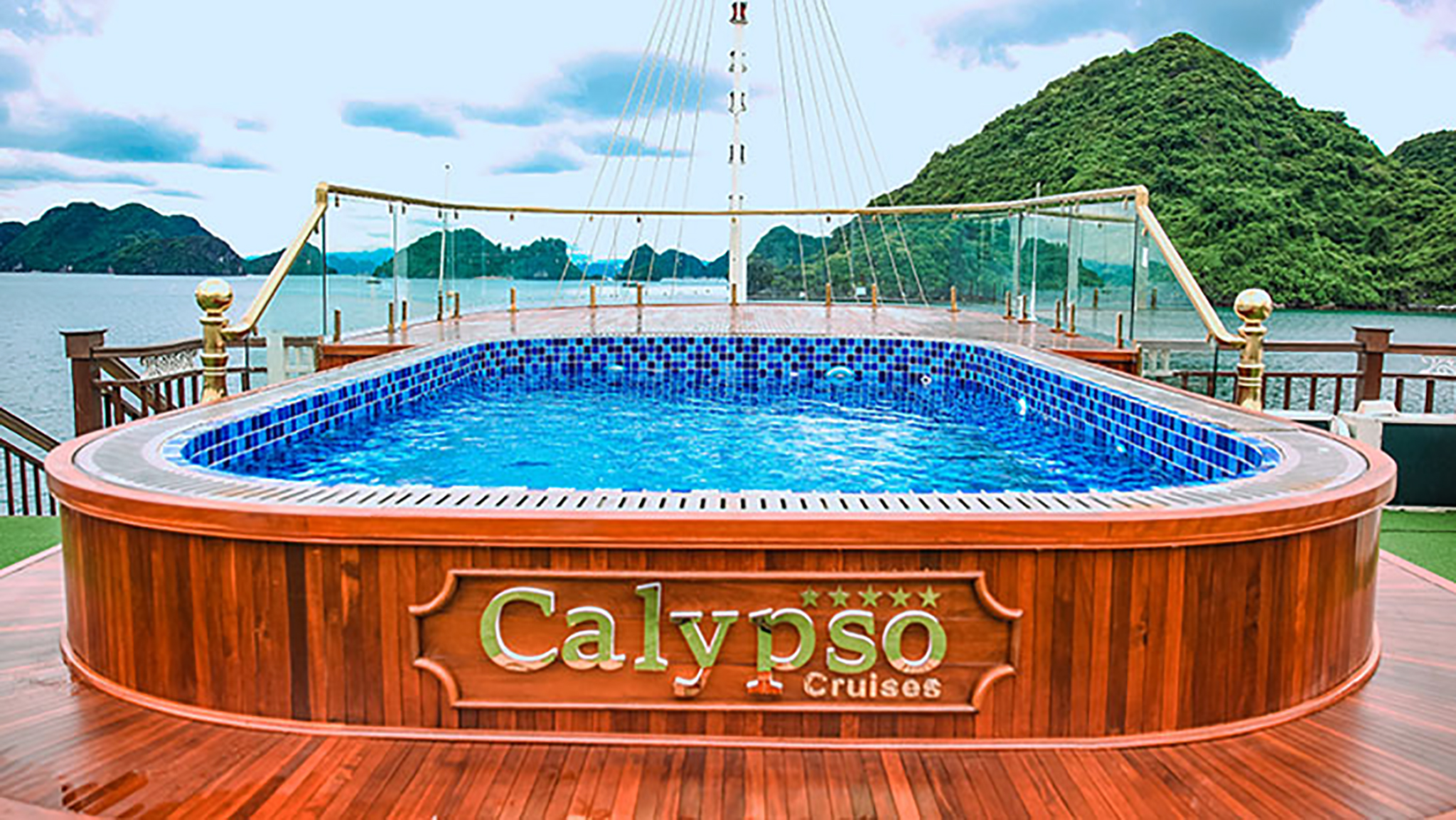 The Jacuzzi is usually the facility that guests enjoy the most on Calypso Cruise.