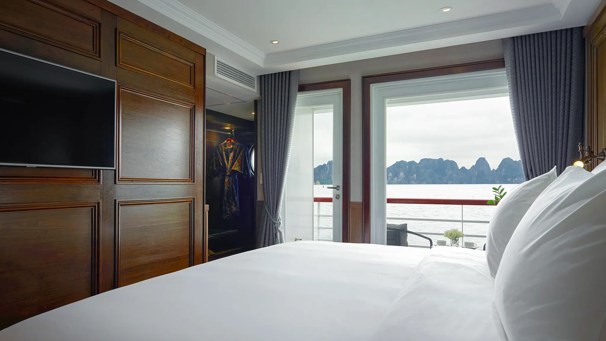 Executive Cabin With Elegance Decor