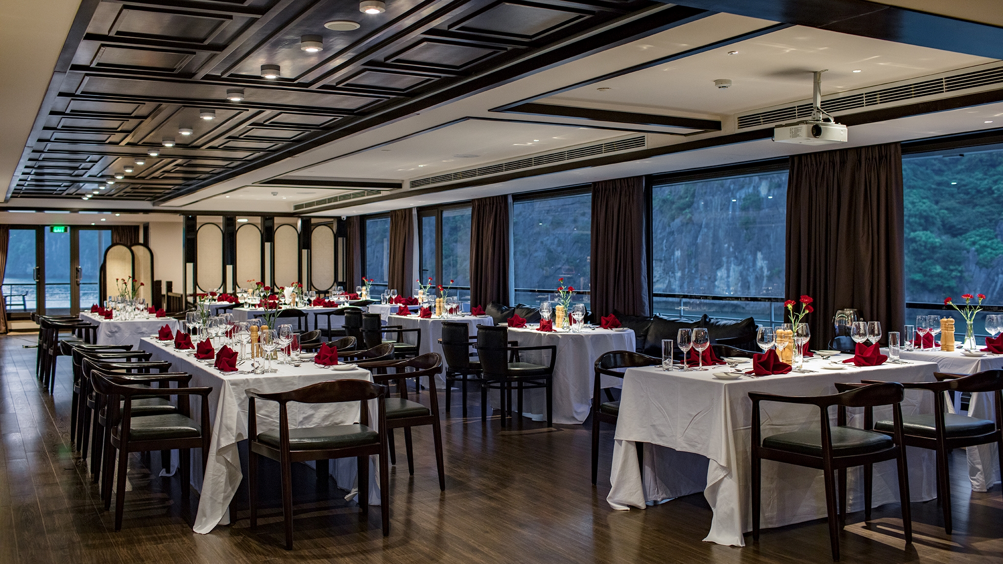 Tahiti Restaurant gives 5-star services and breathtaking views for your dining experience.