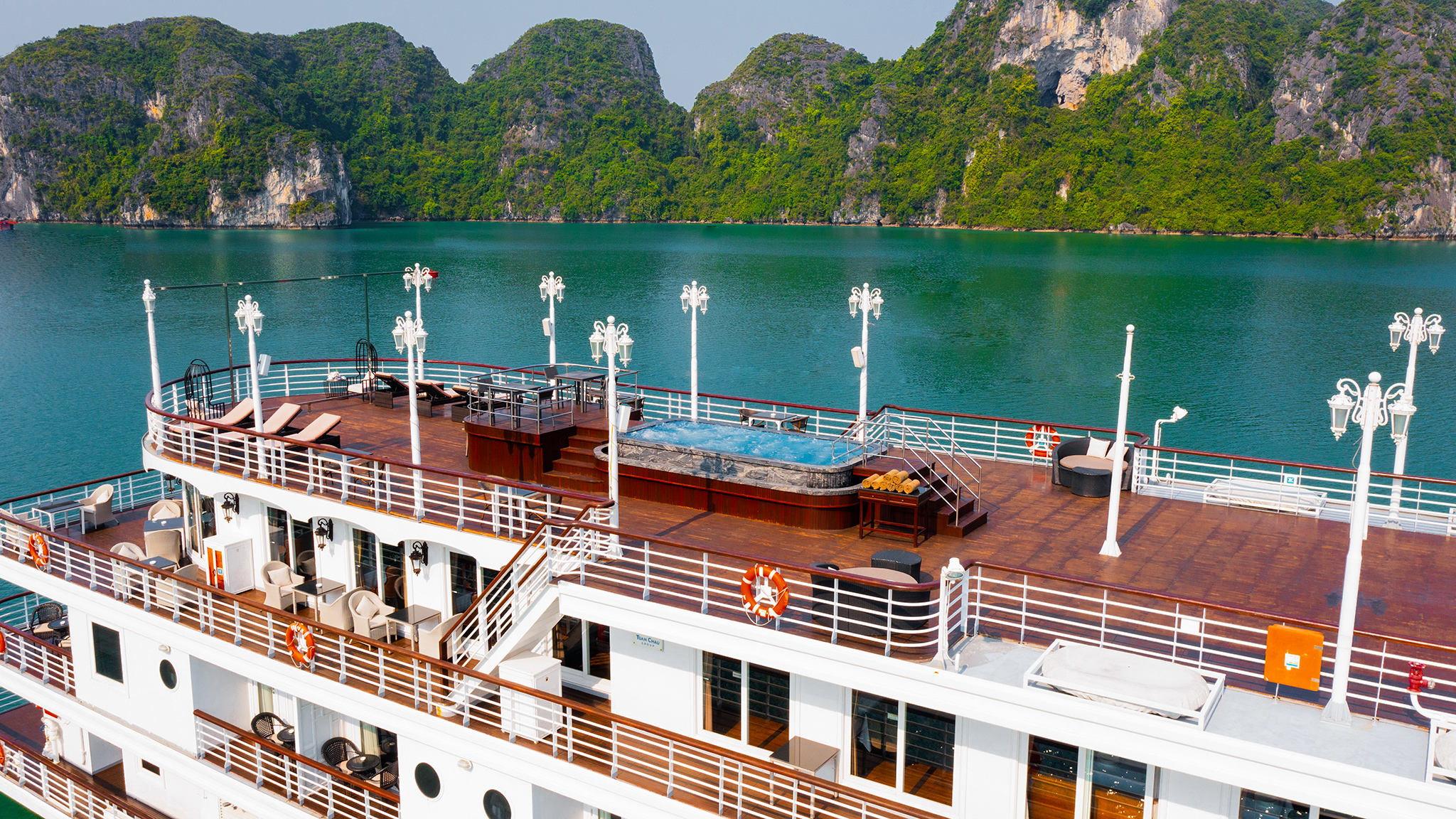 The large sundeck offers an outdoor jacuzzi and a spacious sunbathing area.