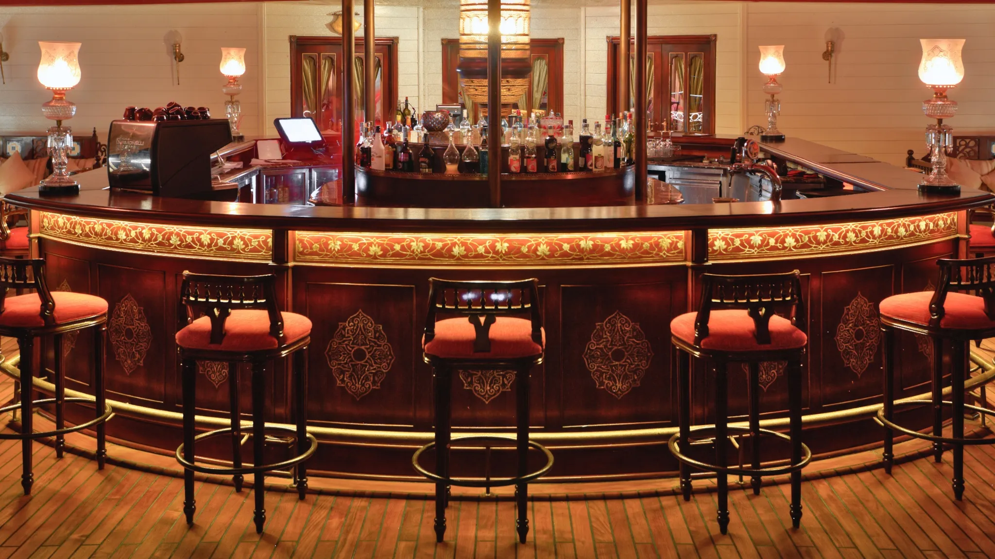 Funnel Bar Lounge In Classic East Indian Atmosphere