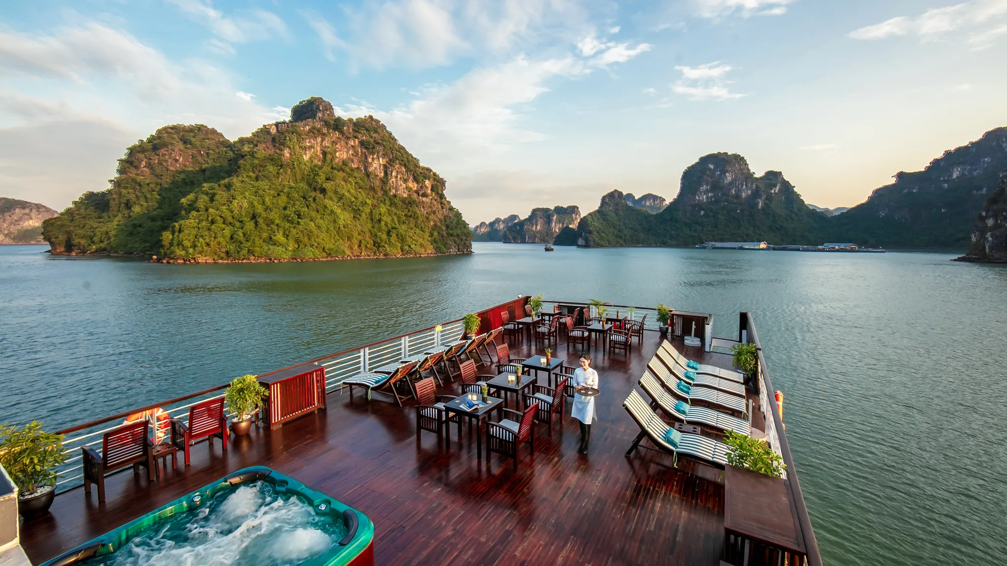Grand And Airy Sundeck