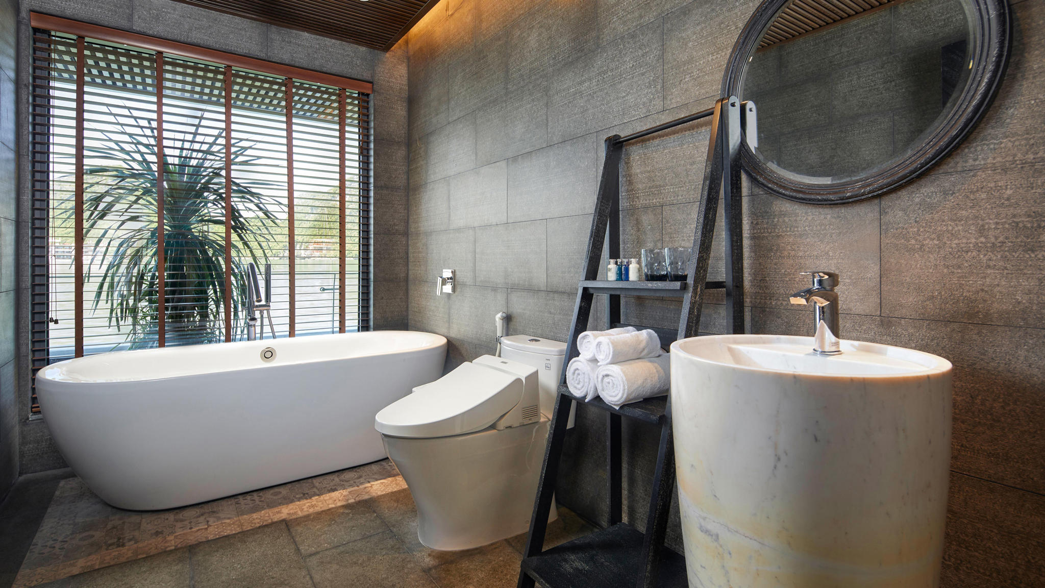 Junior Luxurious Bathroom