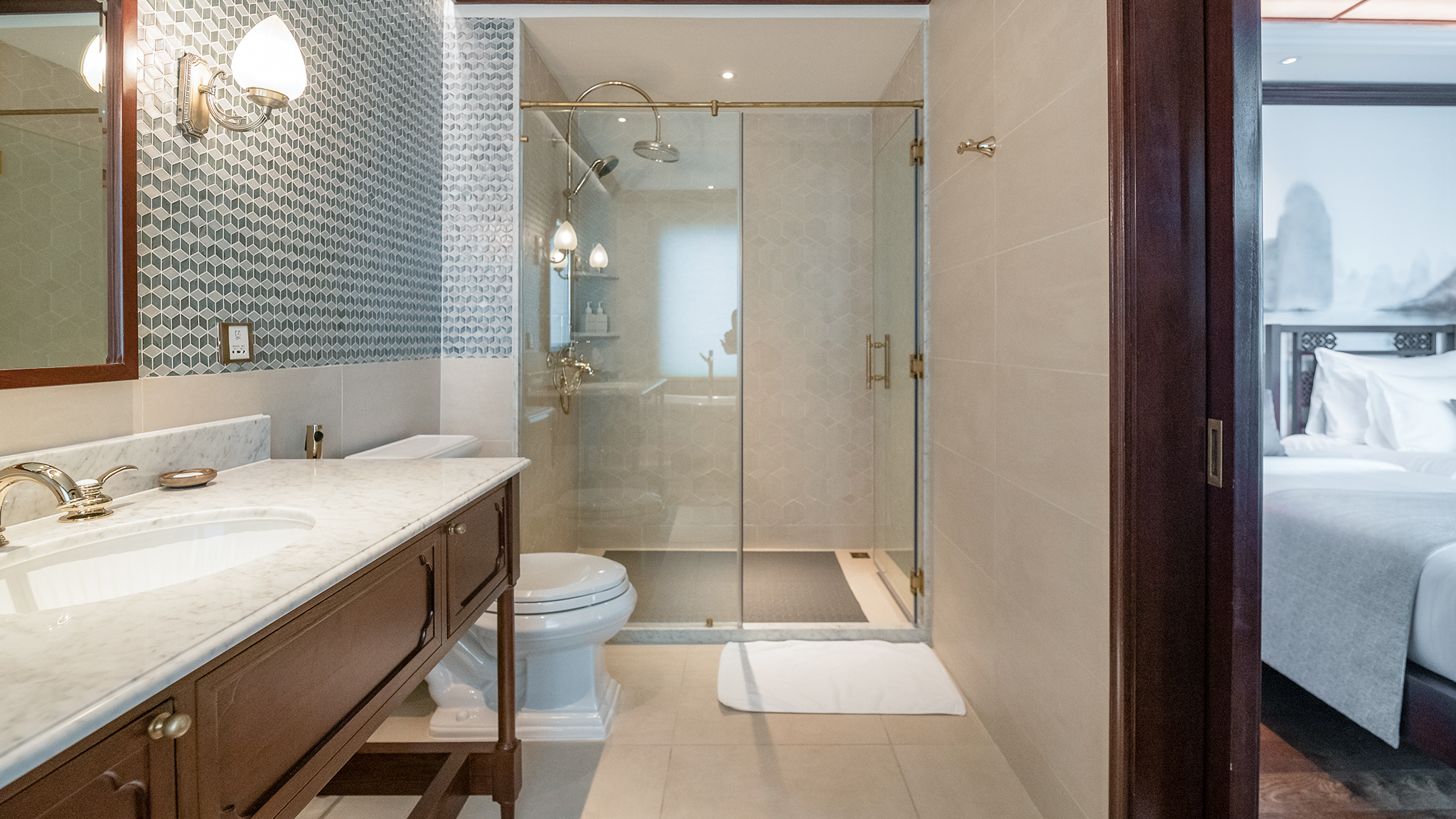 Full amenities in the bathroom