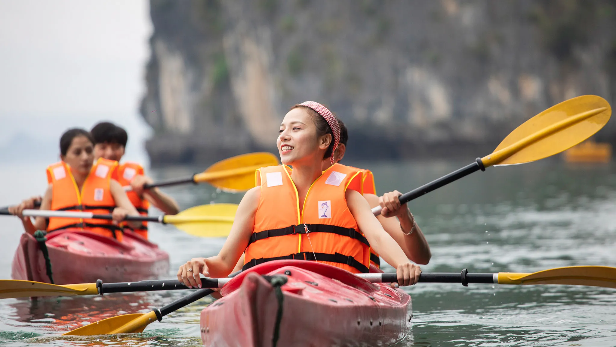 Kayaking competition on Bai Tu Long bay