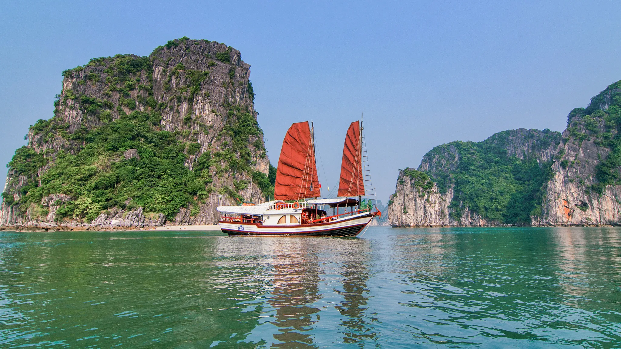 L'amour Private Junk Halong Bay