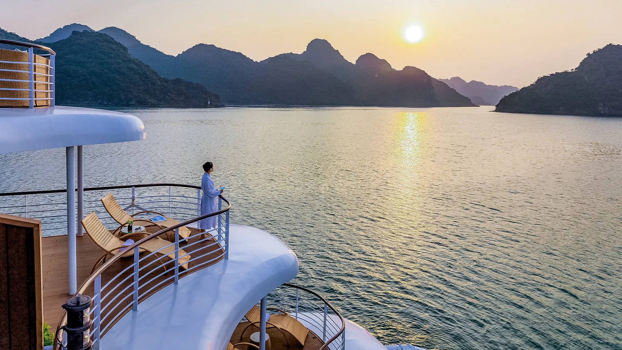 Immerse in Lan Ha Bay dusk