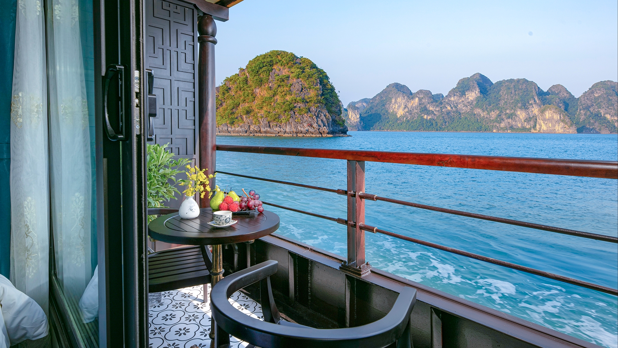 Large balcony view to Lan Ha Bay