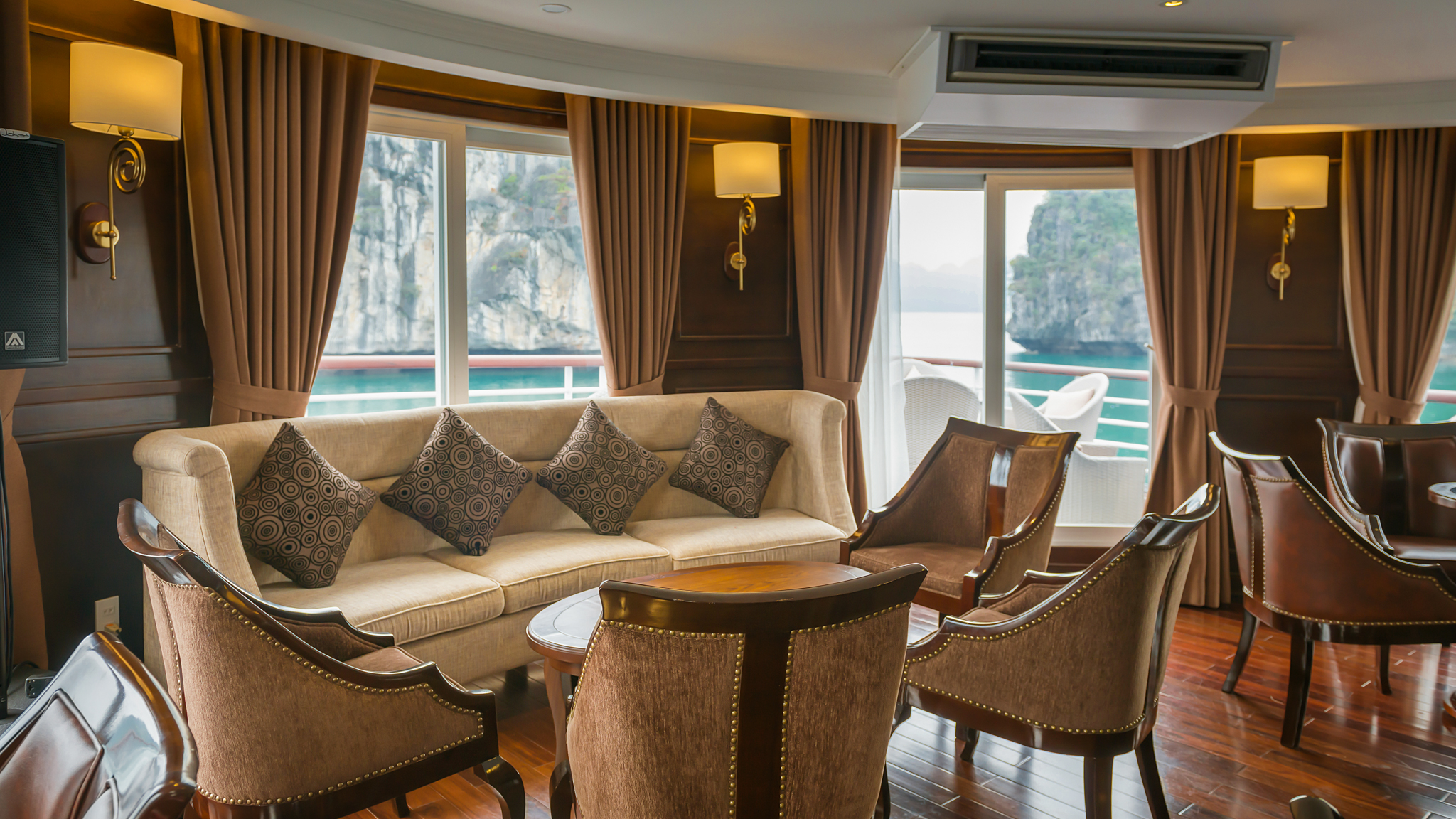 Passengers can get to Le Piano Lounge before and after dinner for live music.