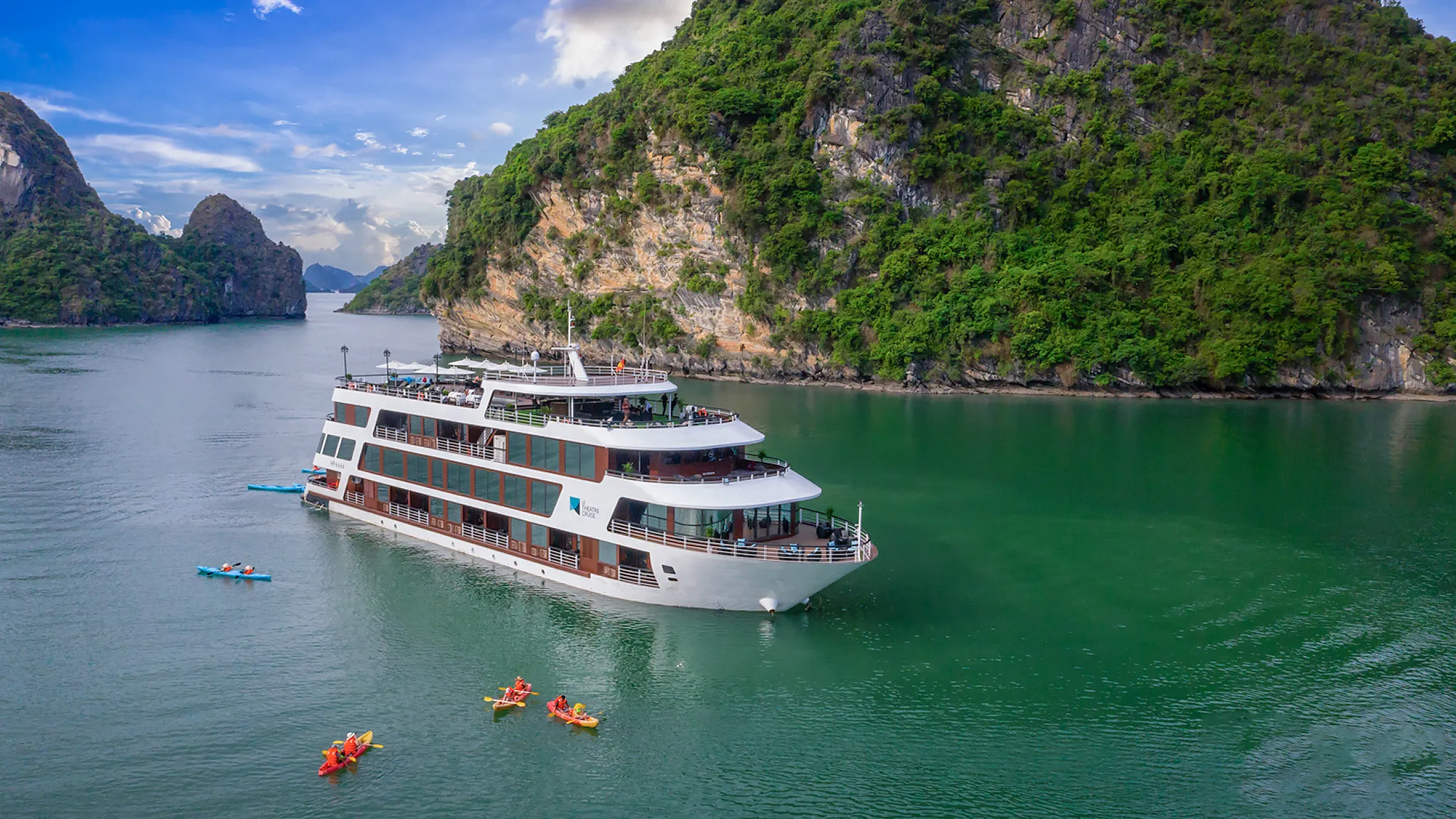 Le Theatre Cruise Halong Bay