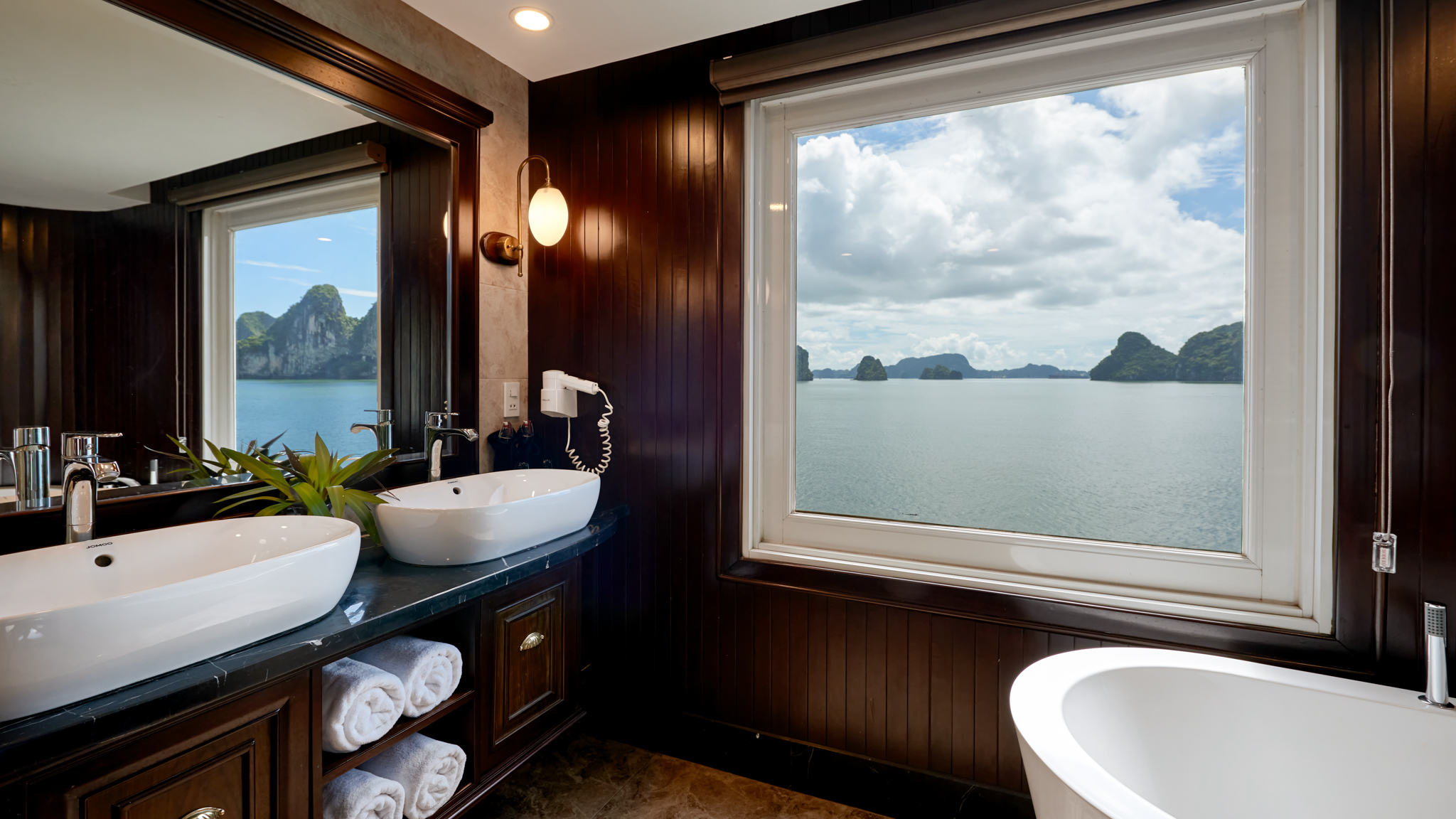 Luxurious Sea-view Jacuzzi