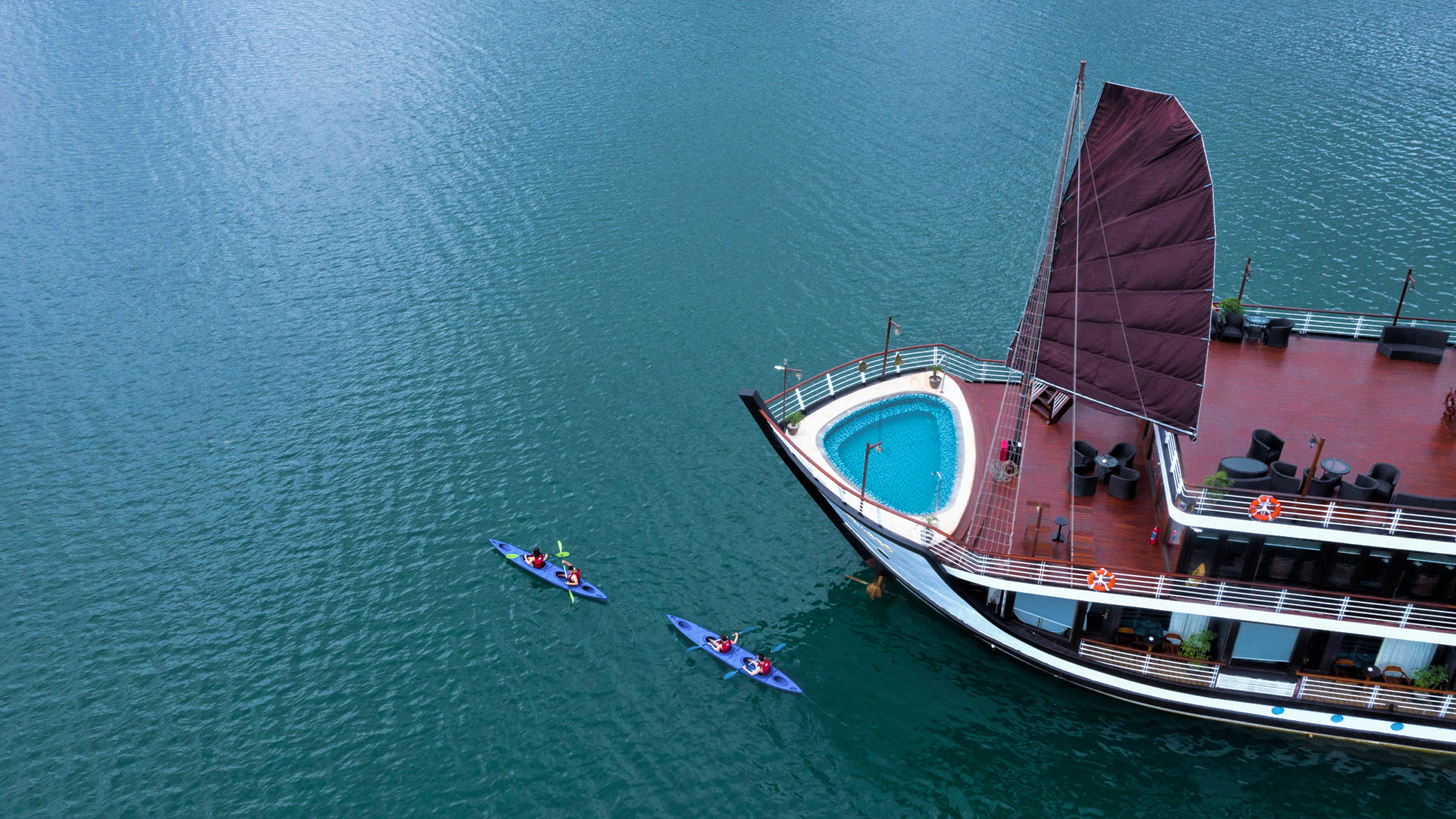 Panoramic view of outdoor jacuzzi