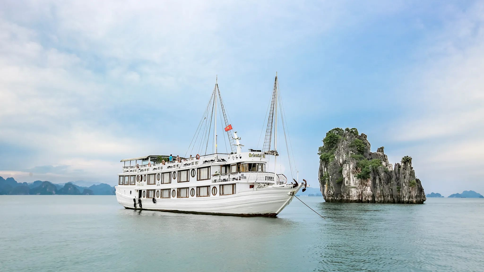 3 Star Cruise Sailing Among Lan Ha