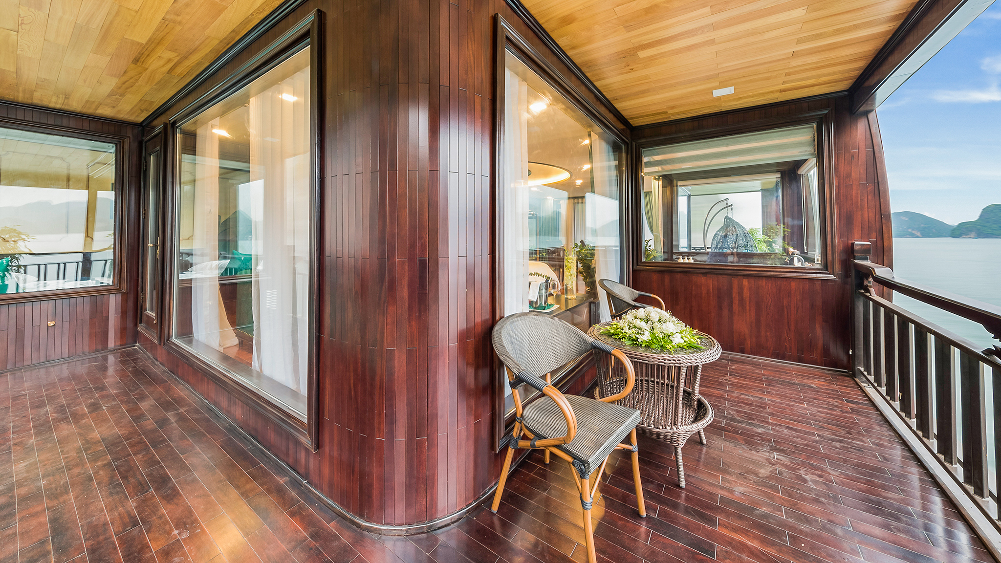 A wide terrace to release stress