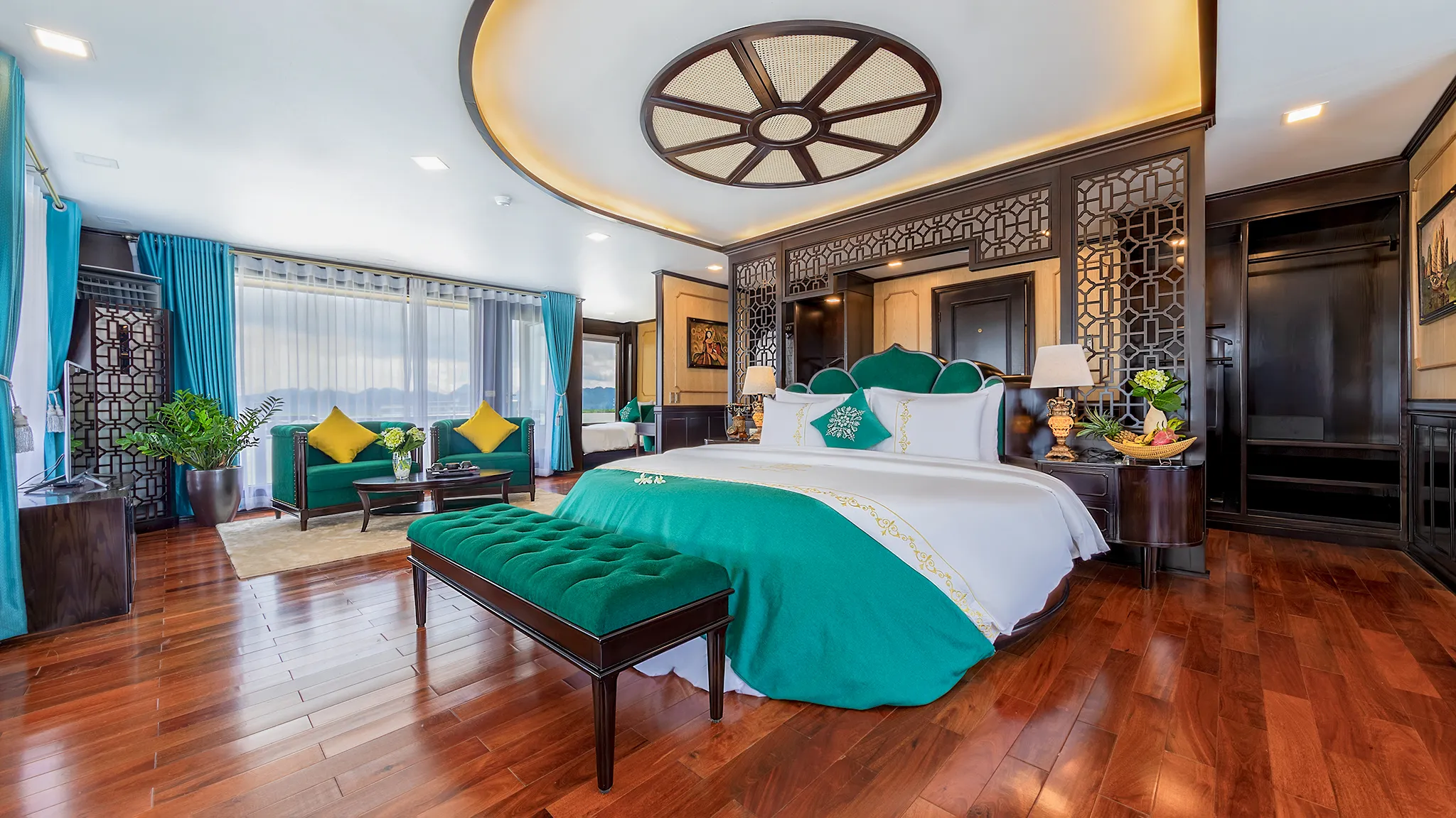 Queen Regent Suite