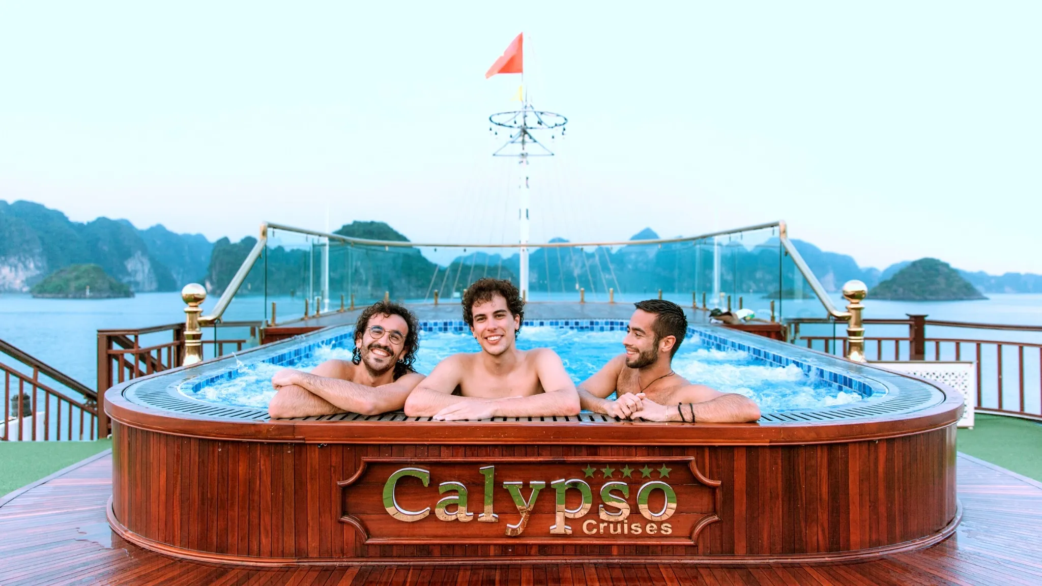 Relax At 4-Season Jacuzzi