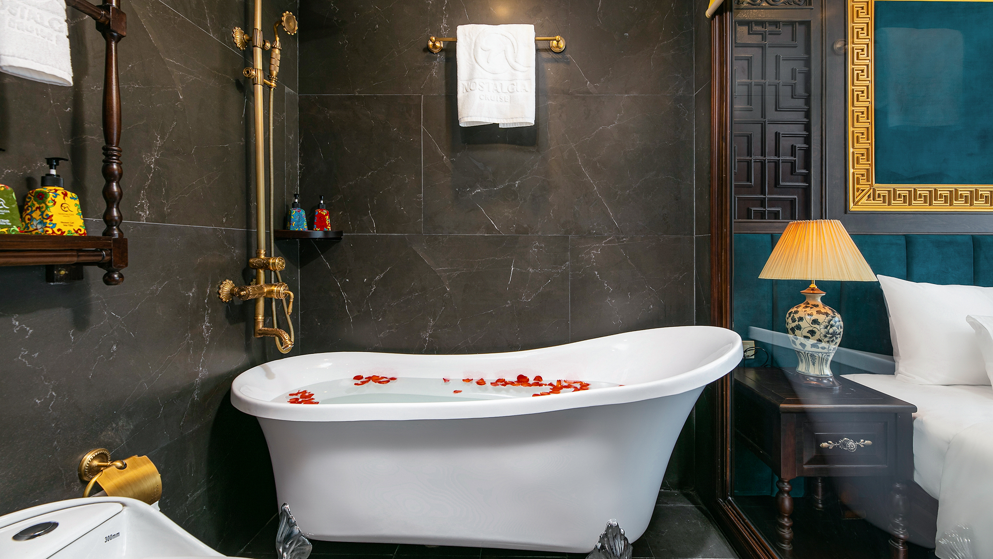 Relax In Luxe Bathtub