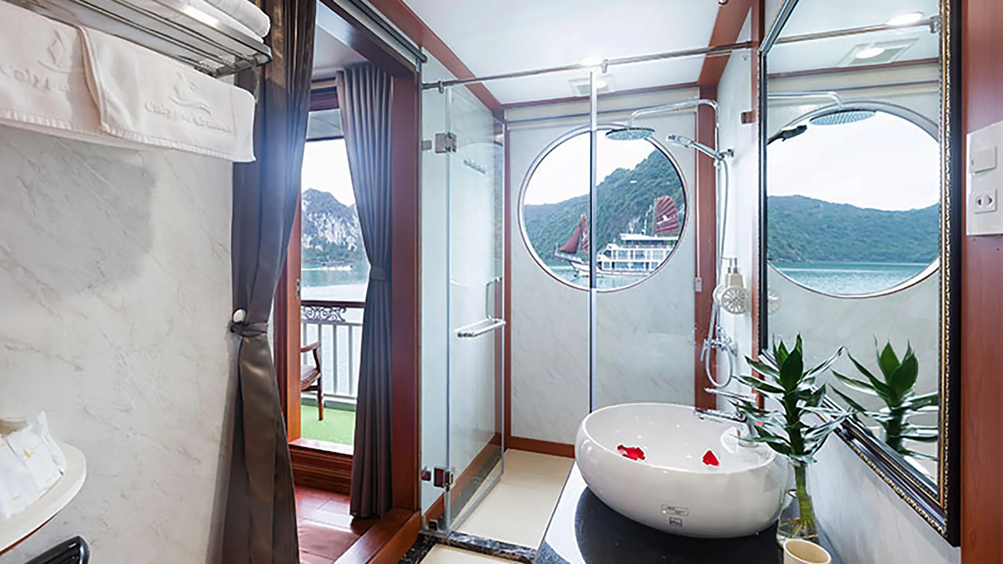 Romantic Grand Bathroom