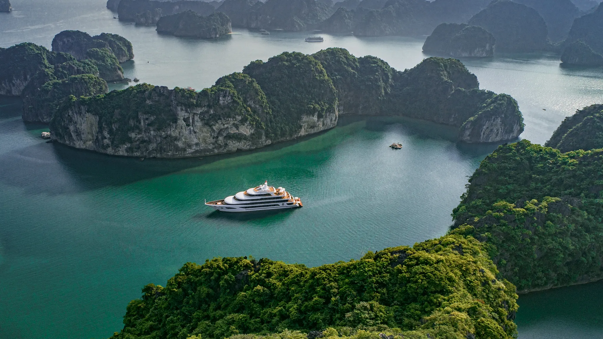 Sailing through majestic Lan Ha Bay
