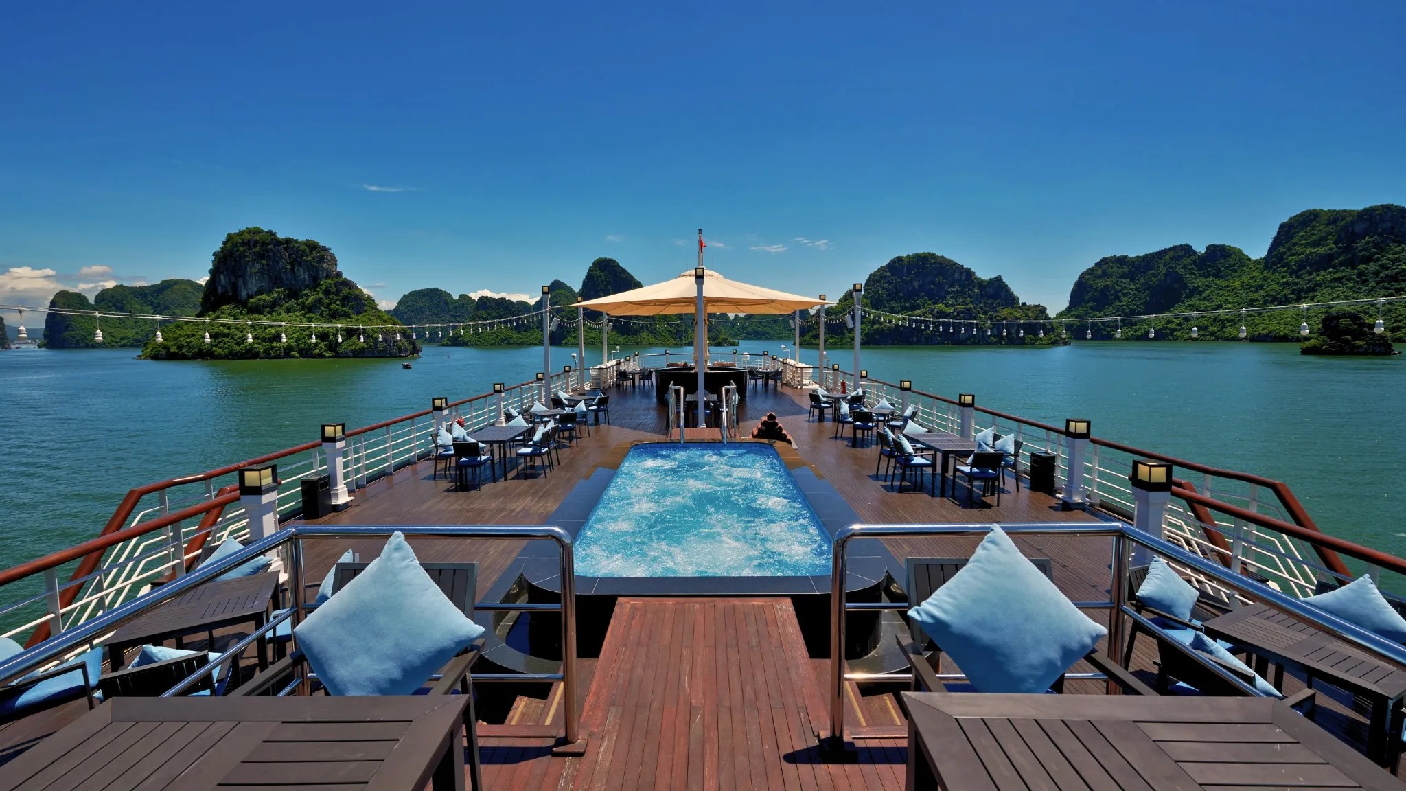 Spacious Outdoor Swimming Pool
