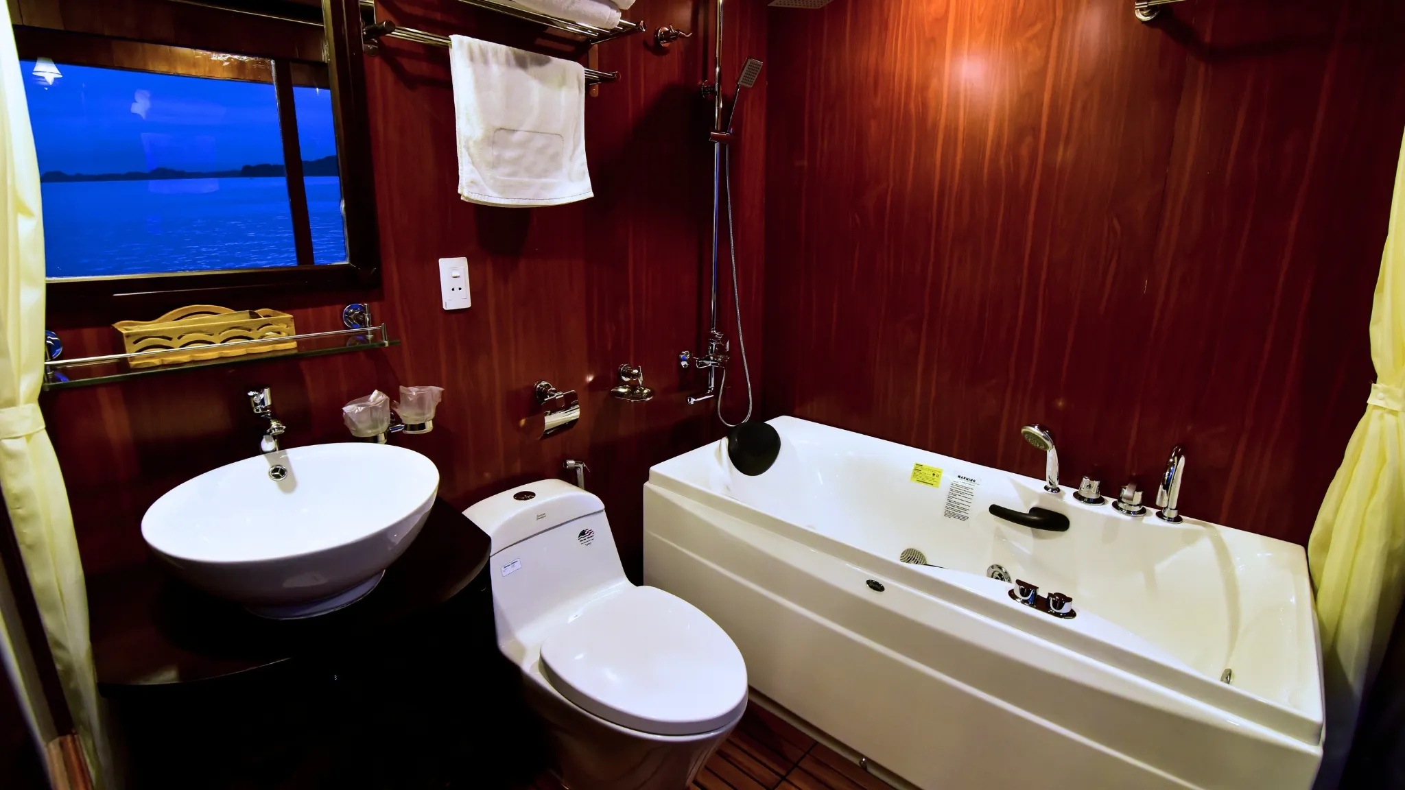 Fully amenities bathroom