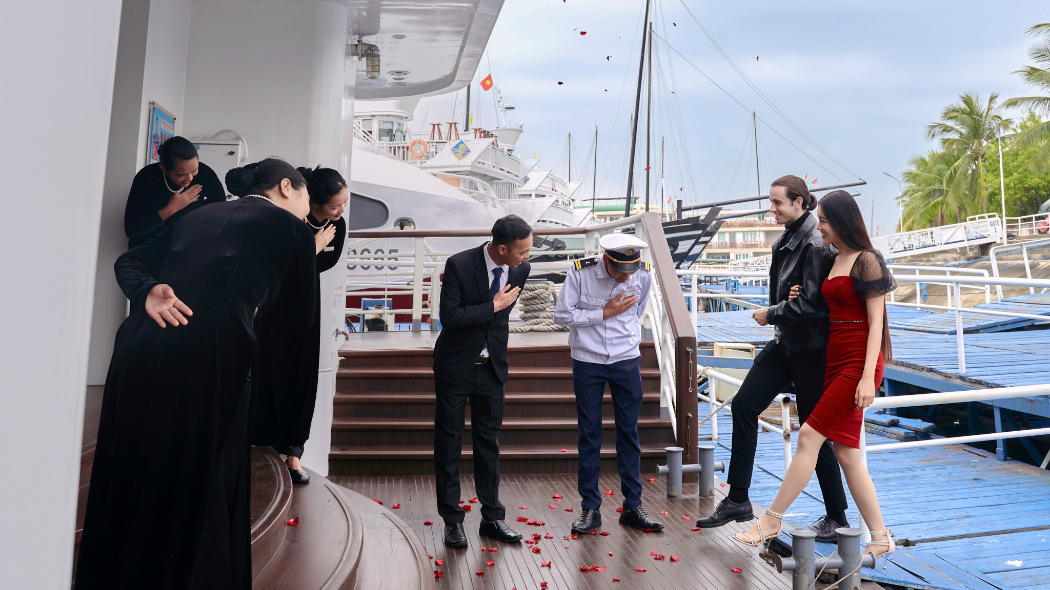 Welcoming Paradise Elegance Cruise team onboard and offboard