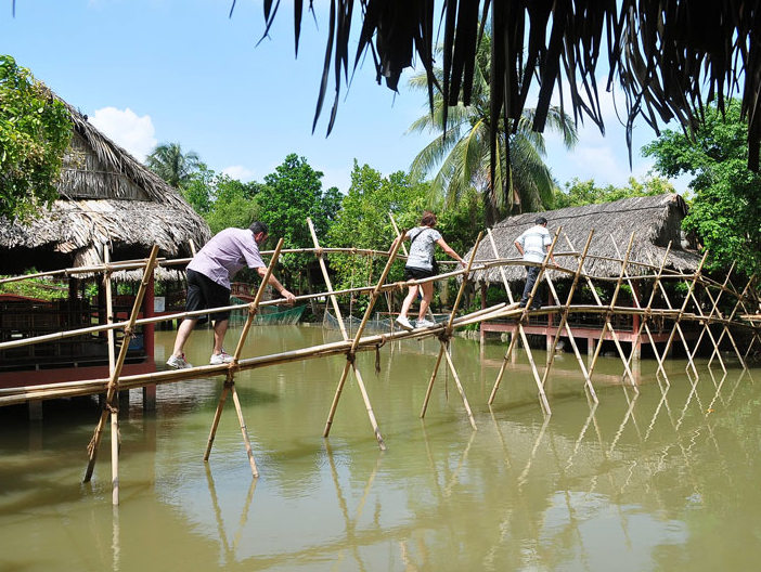Tourists in Con Phung