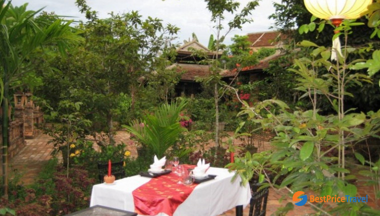 Enjoy meals in Garden