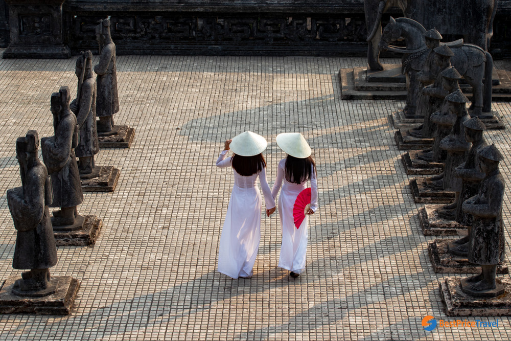 Hue Traditional Costume