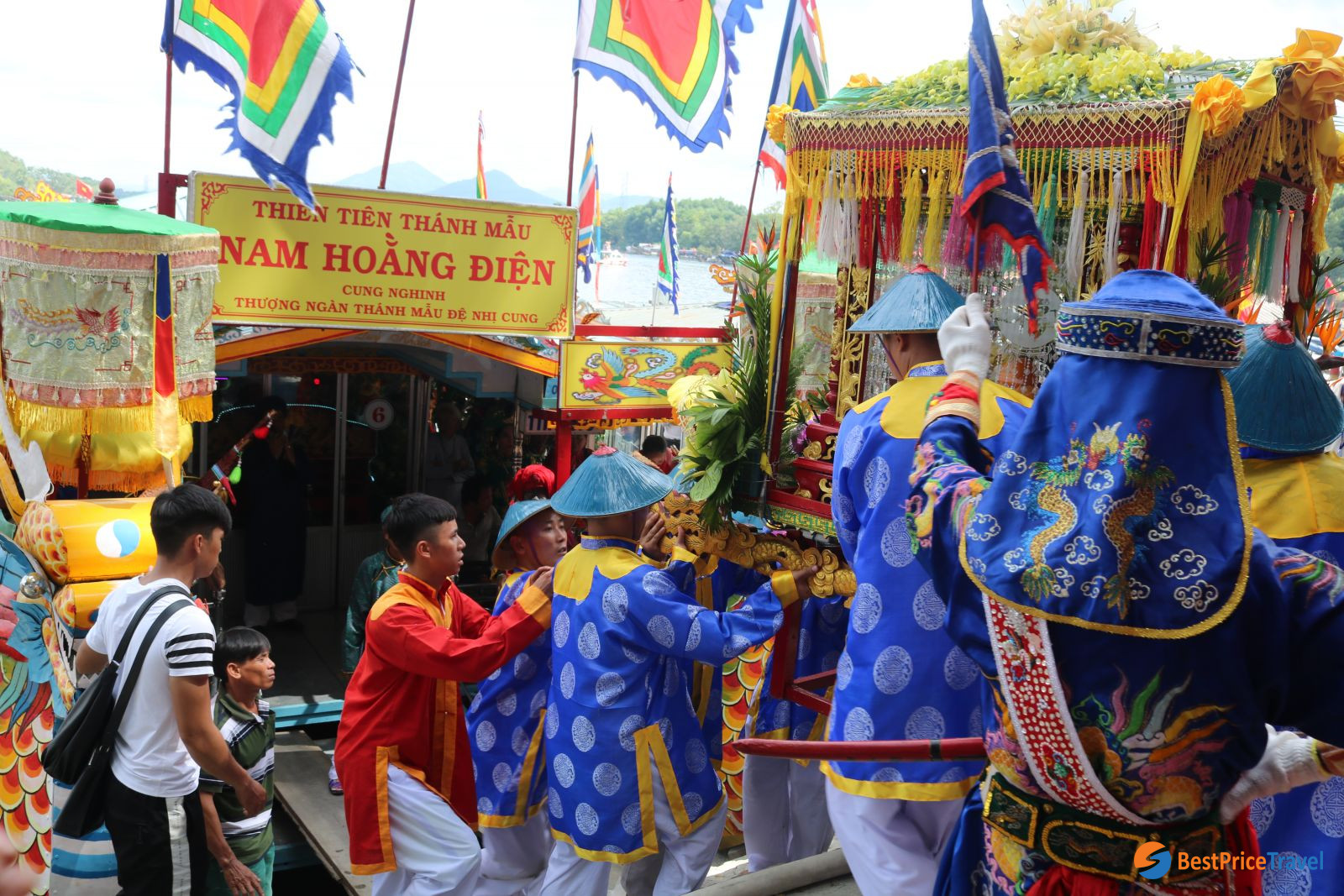 Festival in Thu Le Temple