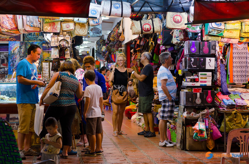Shopping at Angkor Night Market
