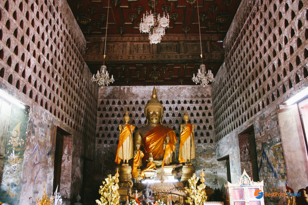 The central praying hall