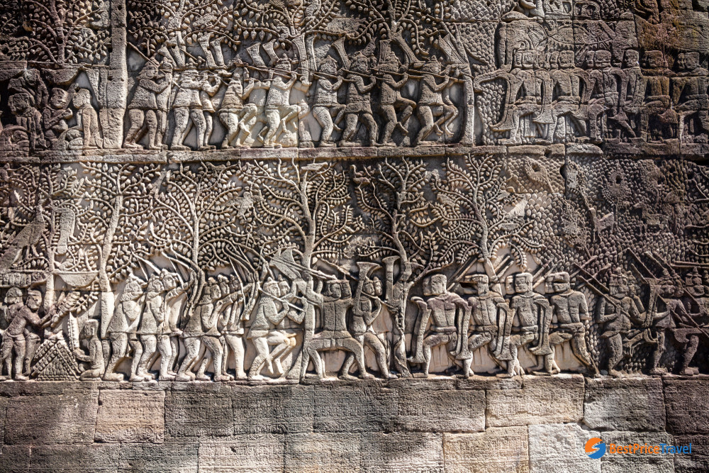 Bas reliefs depict the battles between Khmers and the Chams