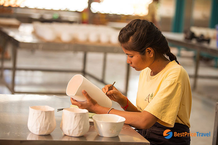 Artisans Angkor's project on training craftsman&nbsp;