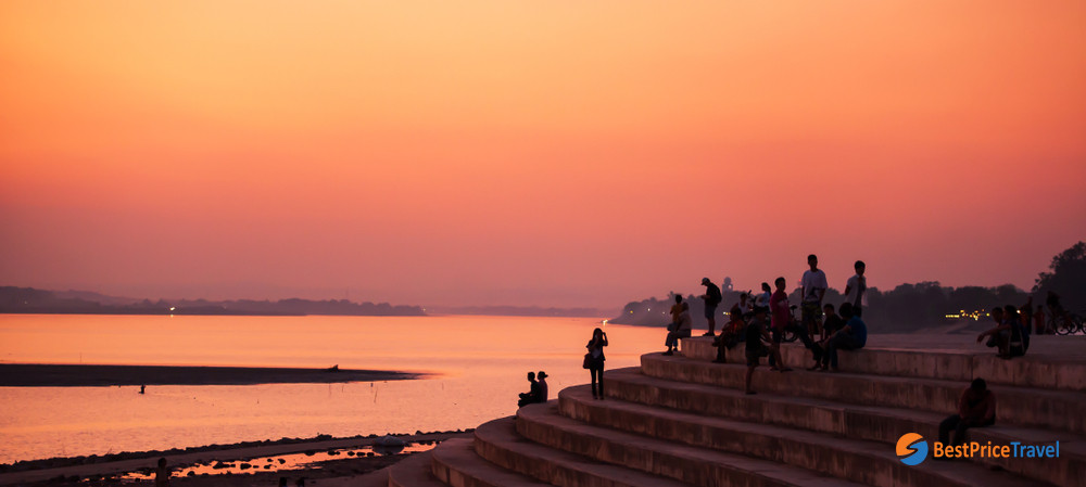 The mesmerizing sunset over the Mekong river