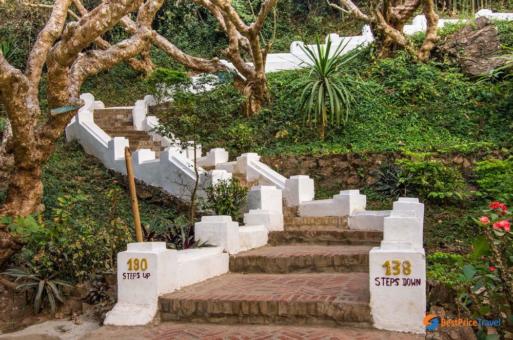 The 328-step pathway to the Mount Phousi&nbsp;
