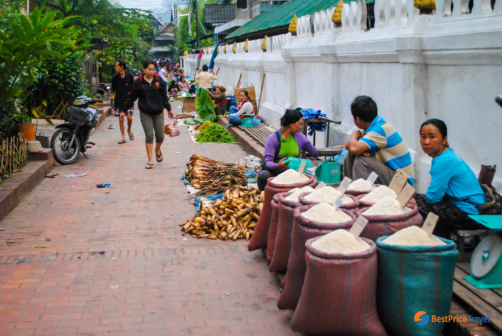 morning market in Pakbeng