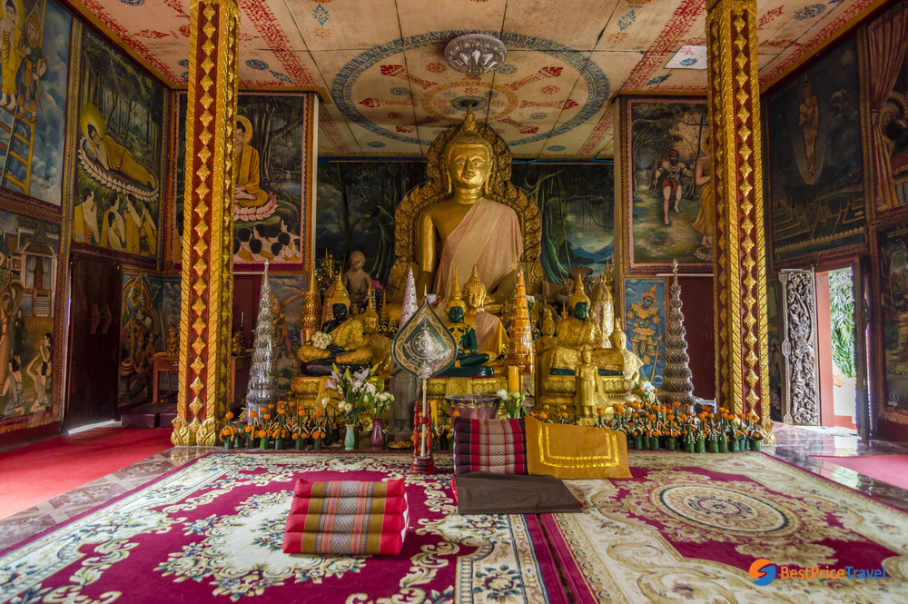 &nbsp;The congregation hall in Wat Luang