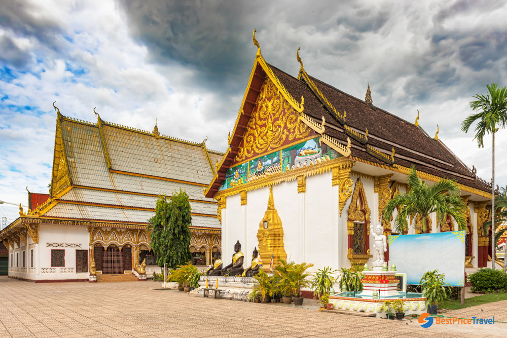 The campus at Wat Luang complex