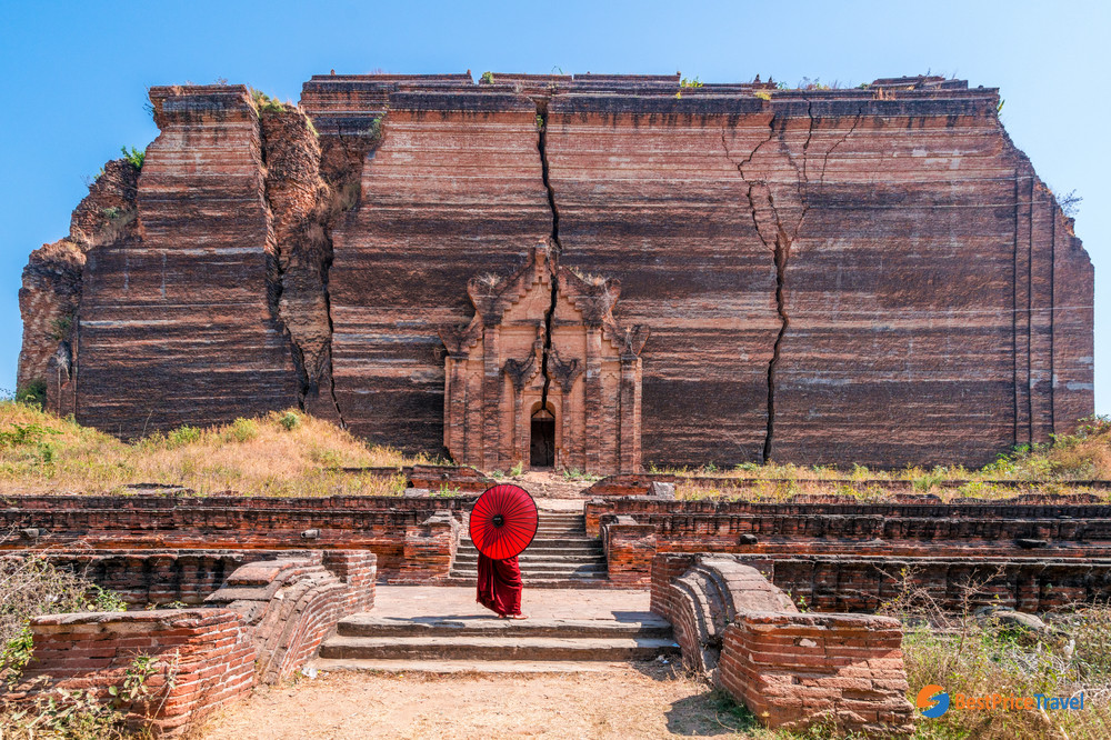 Mingun Pahtodawgyi, the ruined temple in Amarapura