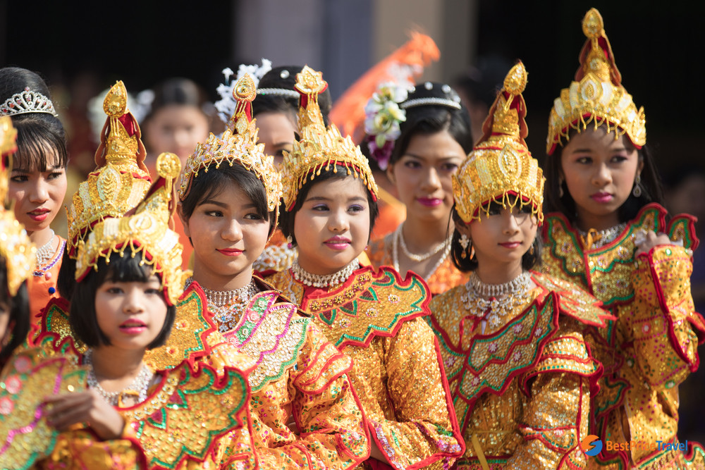 The ceremony at Mahamuni Pagoda