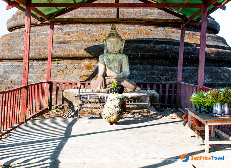 The central image of Budhha in&nbsp;Koe Thaung Temple