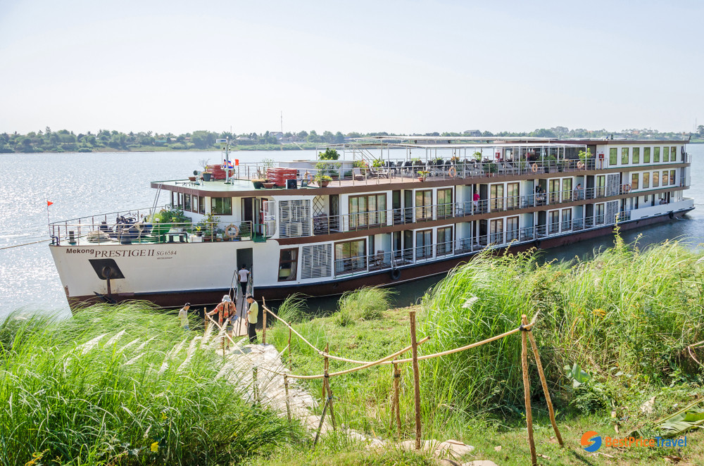 Mekong Cruise is the best way to reach Chong Koh island