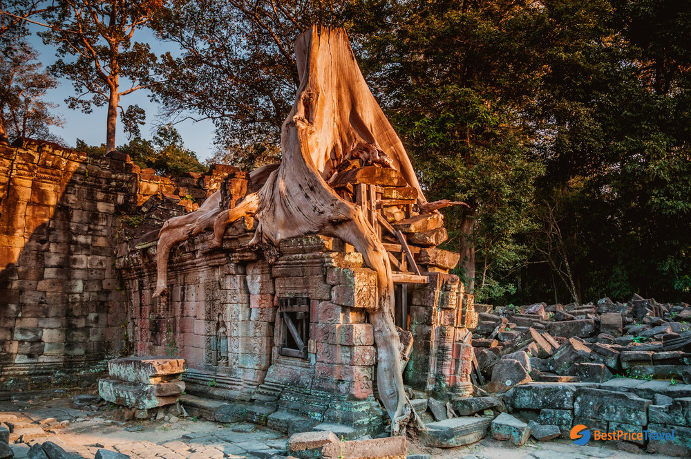 Ruins of Preah Khan at sunset