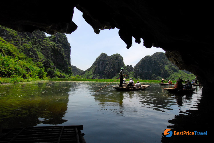 Bong Cave in Van Long