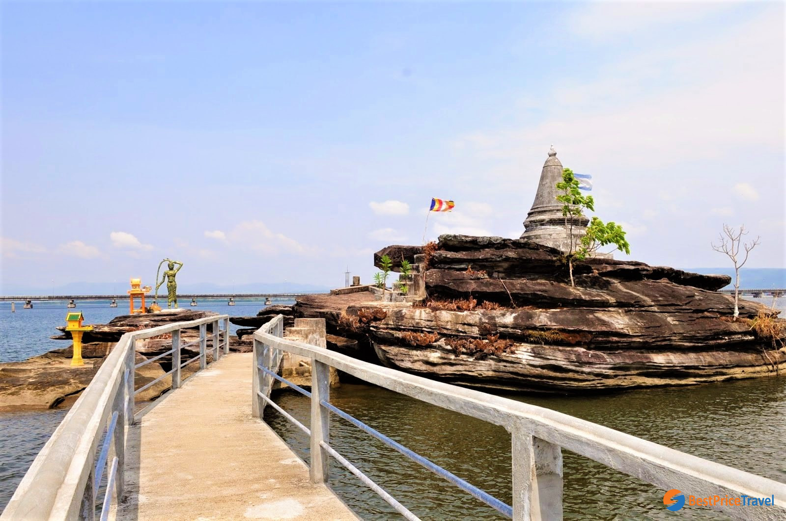 Khun Chhang Khun Phen stupa in Koh Kong