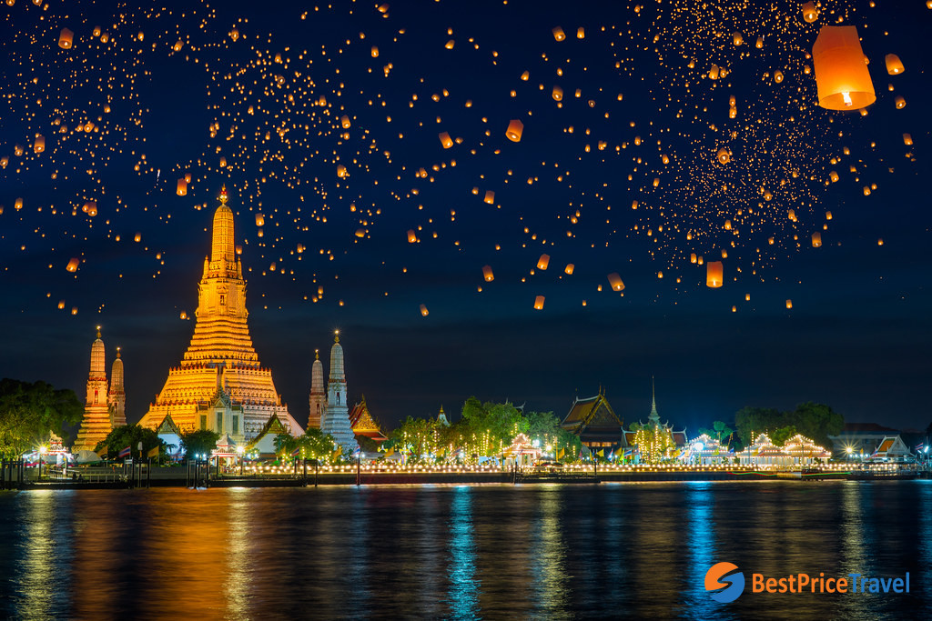Wat Arun Ratchavararam at night