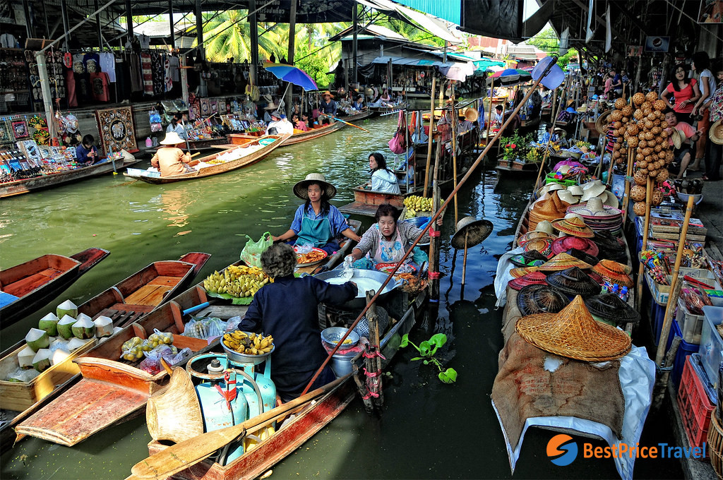 Damnoen Saduak Floating Market